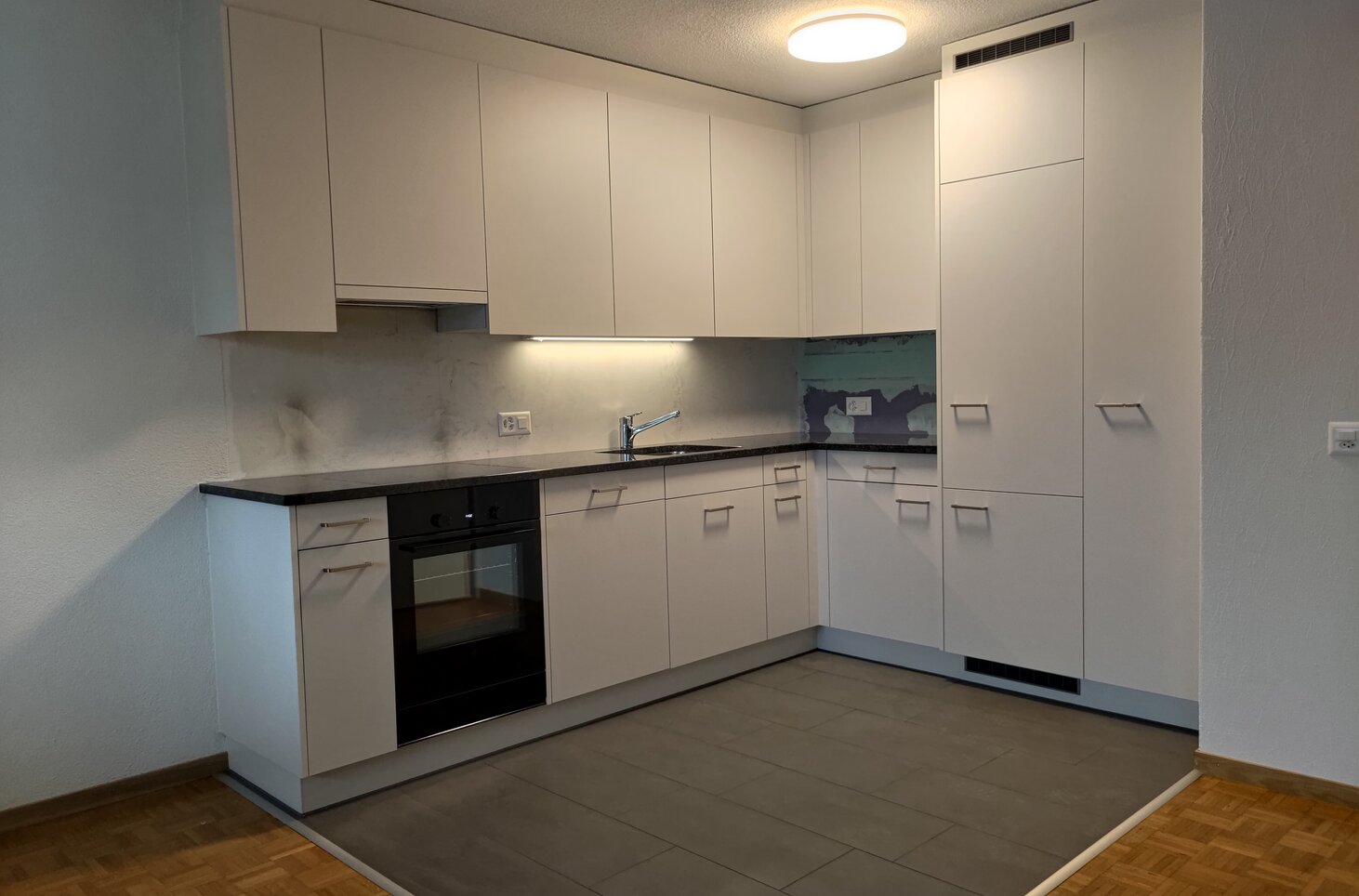 Beinahe fertig gestellte Küche Strang 3